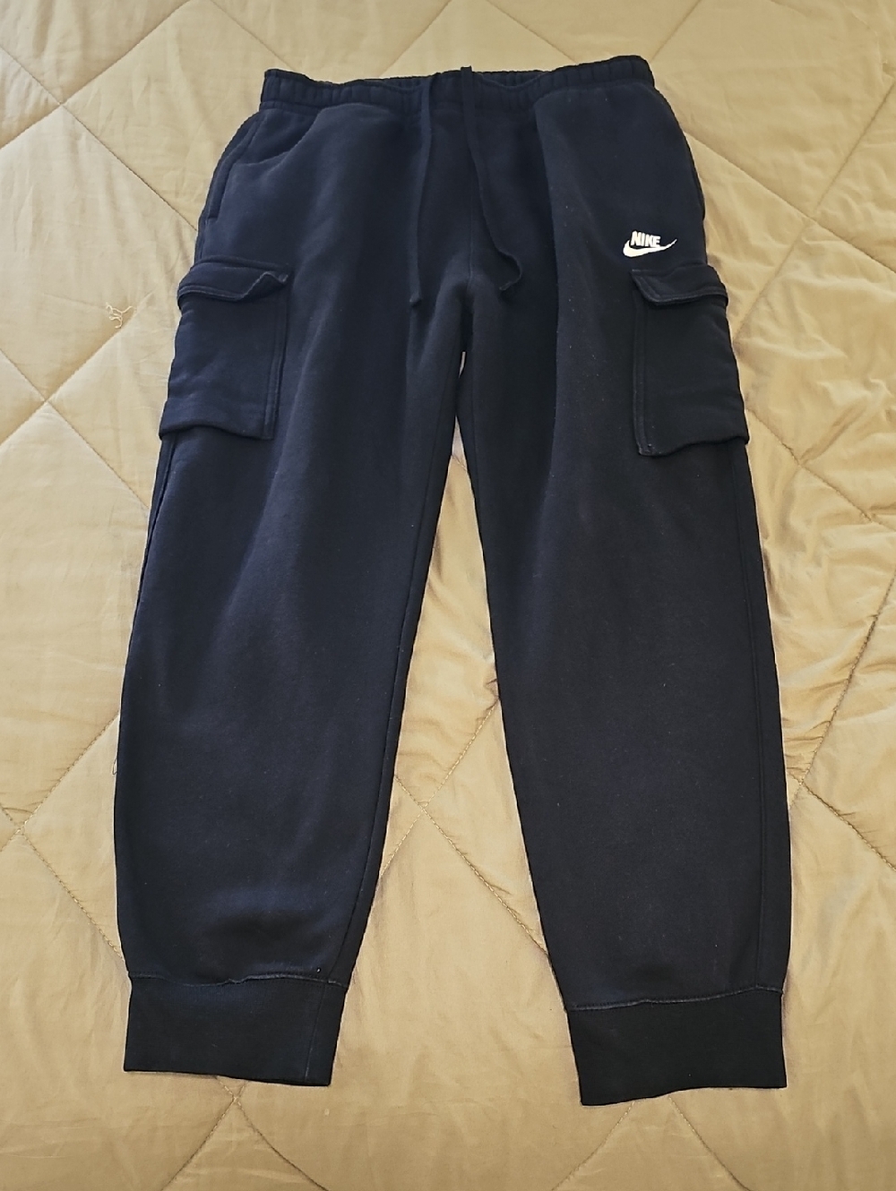 Nike Black Cargo Jogger Sweatpants  Men Size Large.